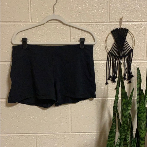MAKE AN OFFER ❤️ Black shorts - Picture 1 of 1
